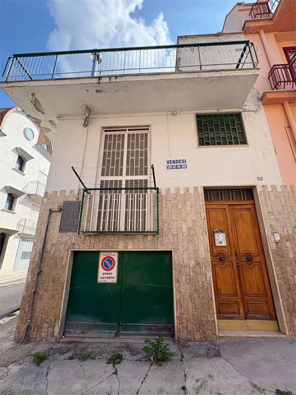 casa indipendente in vendita a Canosa di Puglia