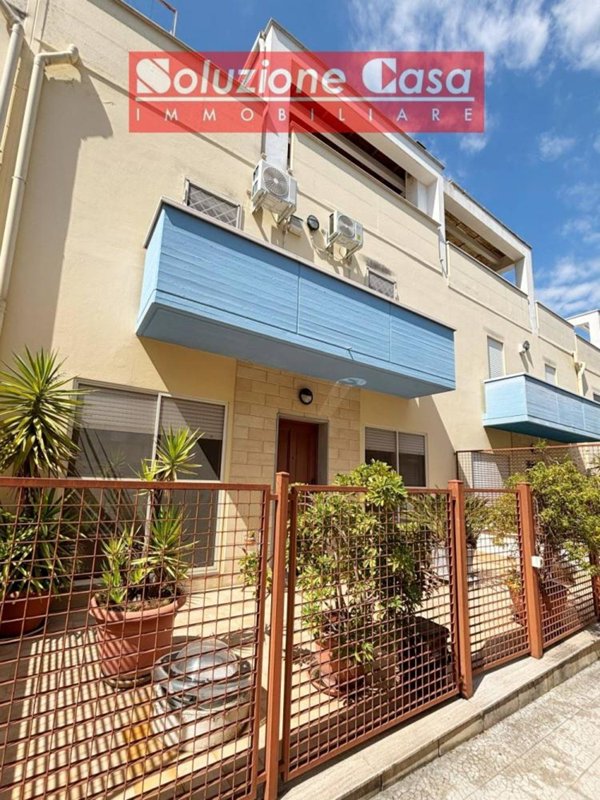 casa indipendente in vendita a Canosa di Puglia