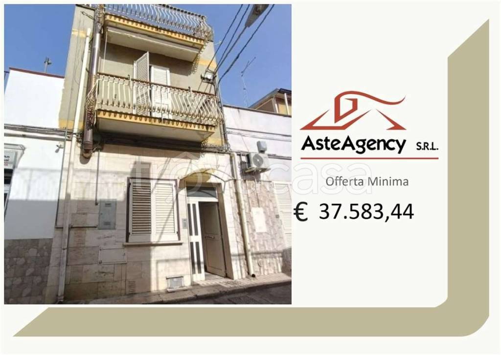 casa indipendente in vendita a Canosa di Puglia