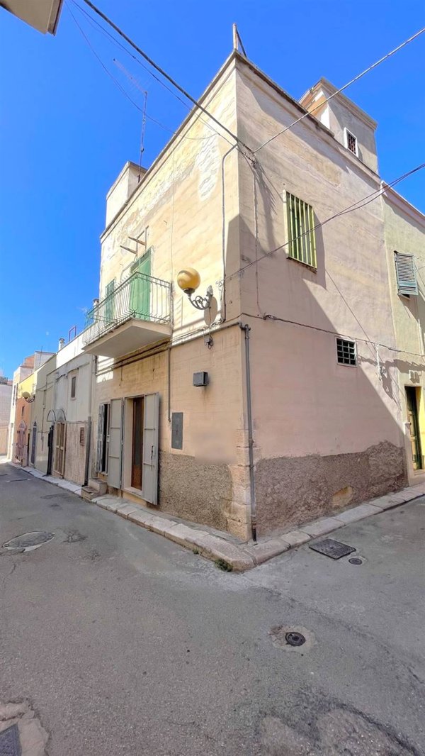 casa indipendente in vendita a Canosa di Puglia
