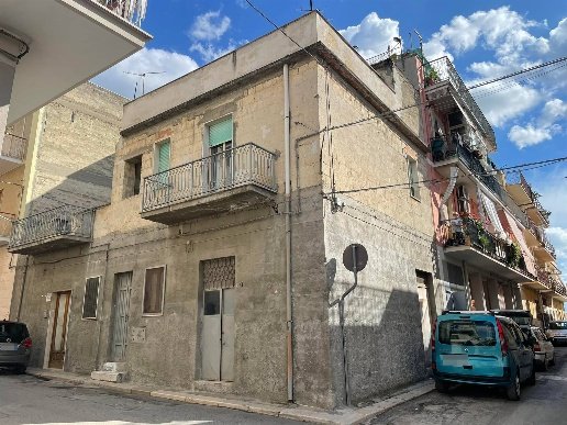 casa indipendente in vendita a Canosa di Puglia