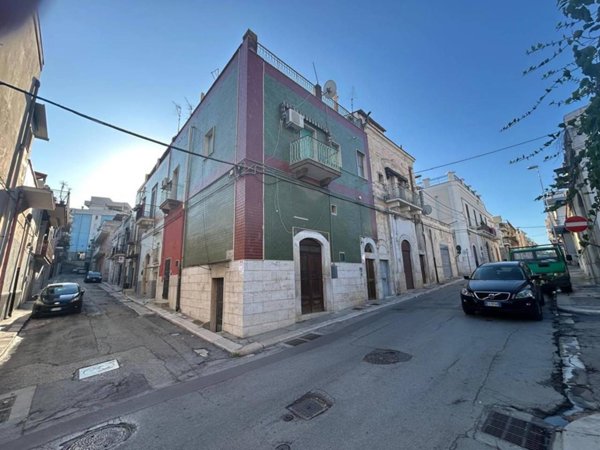 casa indipendente in vendita a Canosa di Puglia