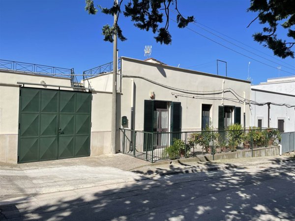 casa indipendente in vendita a Canosa di Puglia
