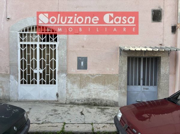casa indipendente in vendita a Canosa di Puglia