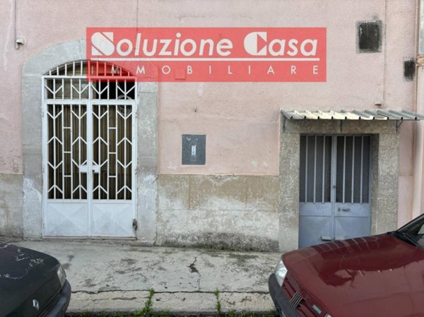 casa indipendente in vendita a Canosa di Puglia