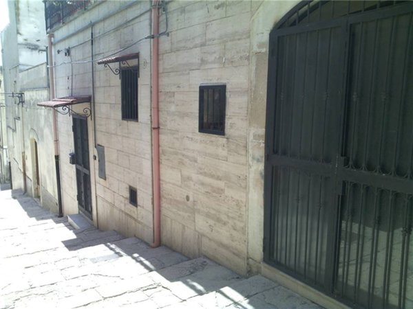 casa indipendente in vendita a Canosa di Puglia