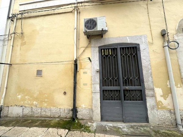 casa indipendente in vendita a Canosa di Puglia