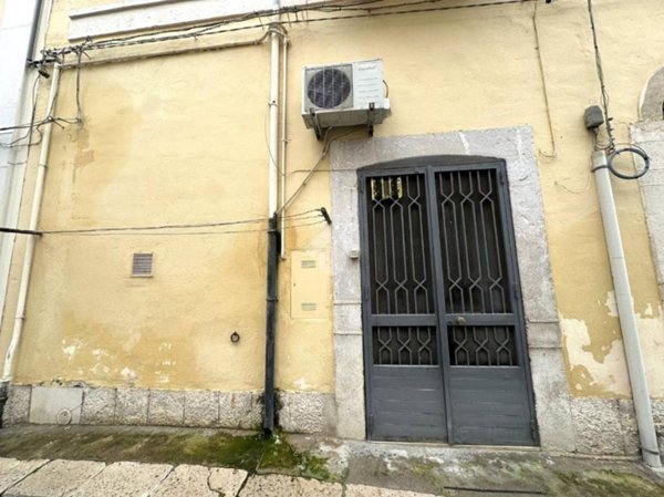 casa indipendente in vendita a Canosa di Puglia