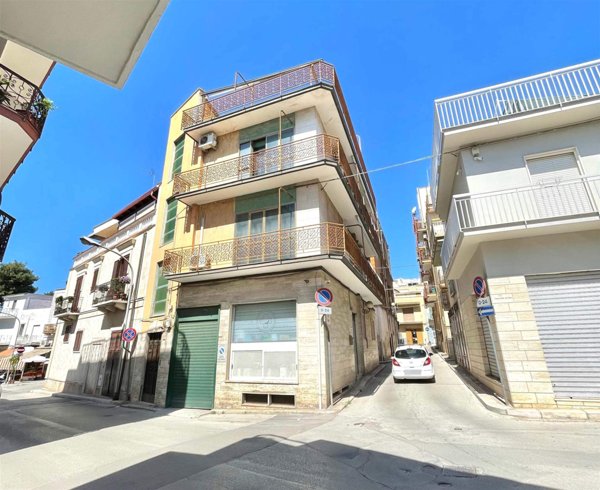 casa indipendente in vendita a Canosa di Puglia