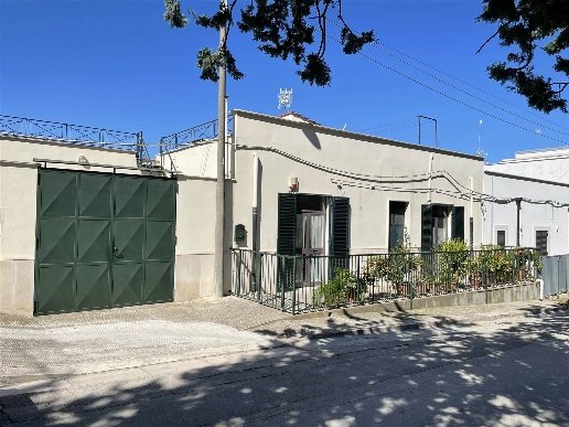 casa indipendente in vendita a Canosa di Puglia