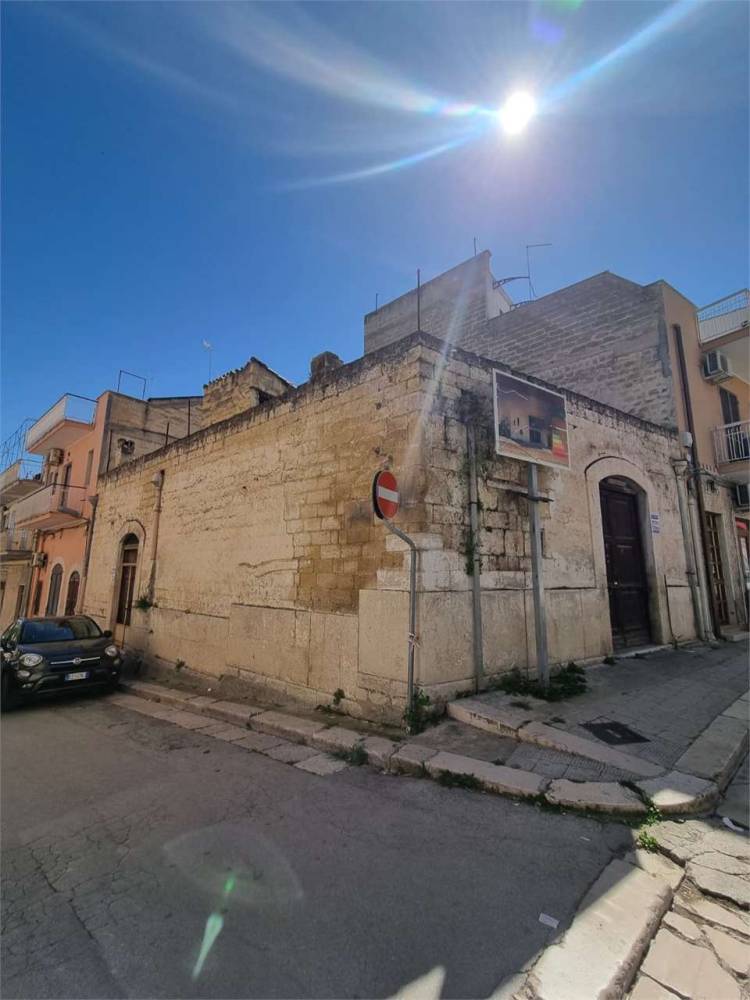 casa indipendente in vendita a Canosa di Puglia