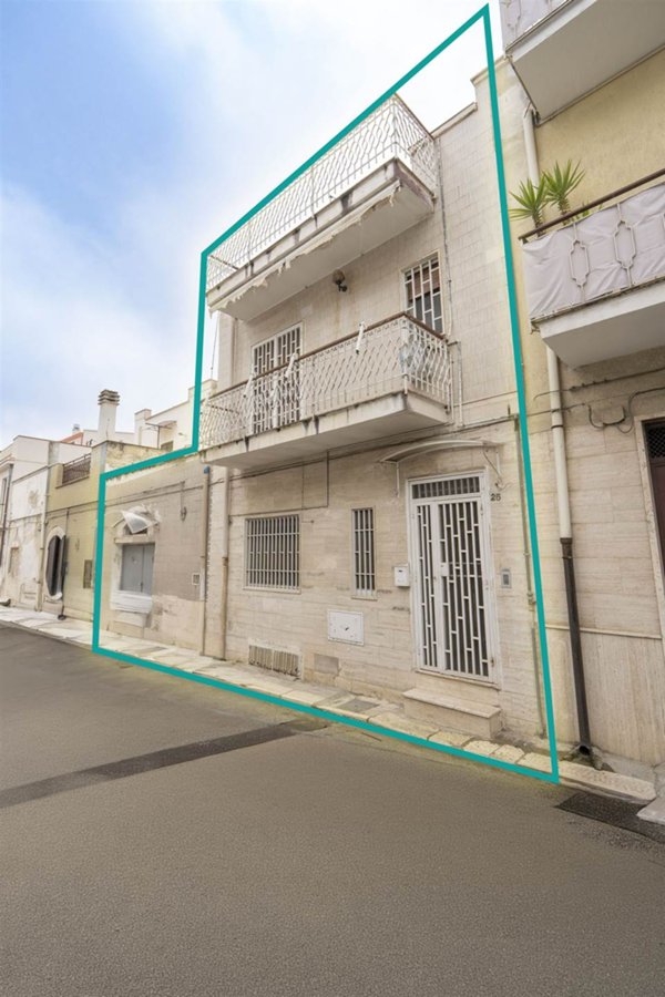 casa indipendente in vendita a Canosa di Puglia