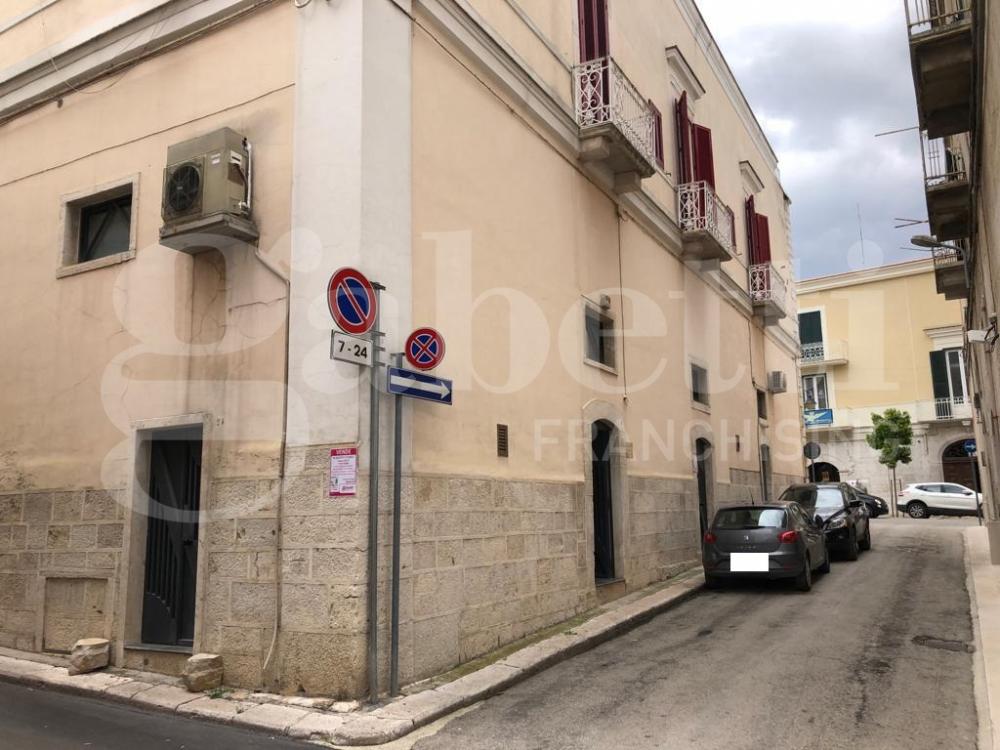 negozio in vendita a Canosa di Puglia