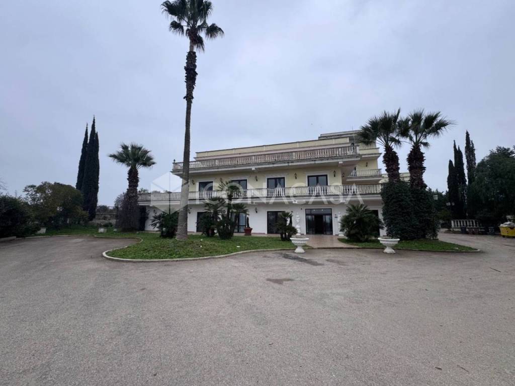 intera palazzina in vendita a Canosa di Puglia in zona Loconia