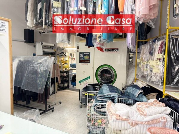 negozio in vendita a Canosa di Puglia