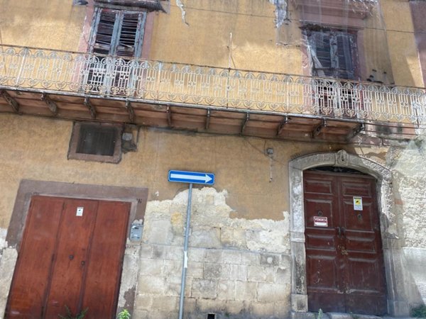 intera palazzina in vendita a Canosa di Puglia