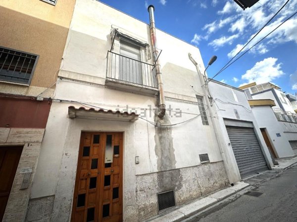 casa indipendente in vendita a Canosa di Puglia