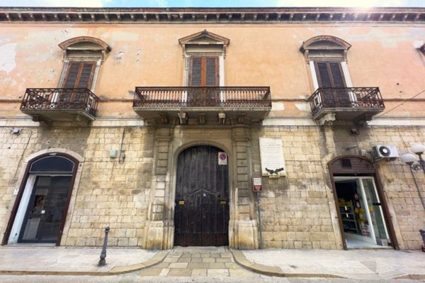 casa indipendente in vendita a Canosa di Puglia