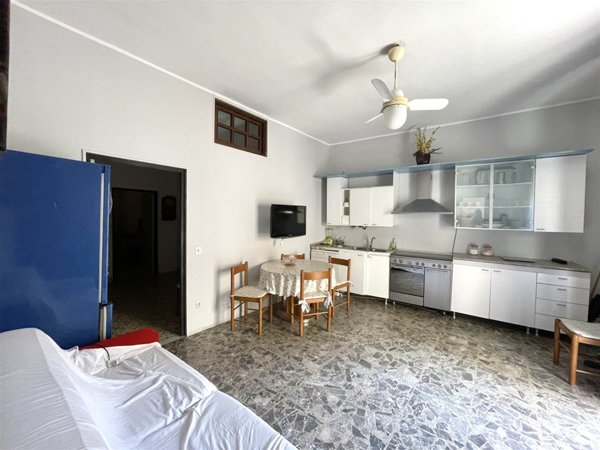 casa indipendente in vendita a Canosa di Puglia