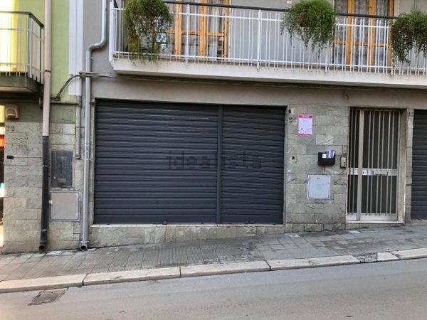casa indipendente in vendita a Canosa di Puglia
