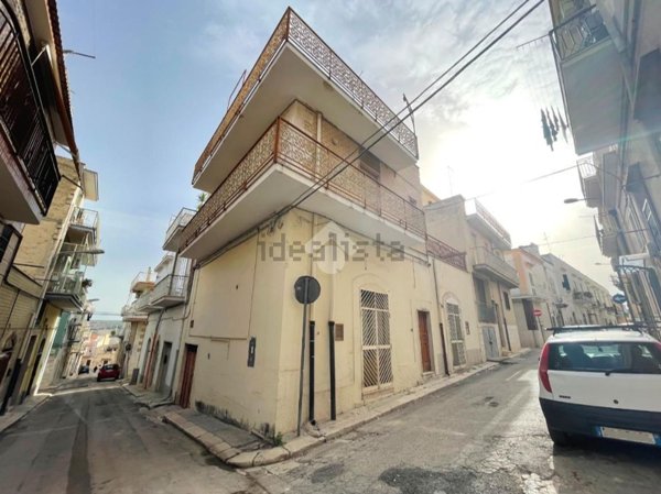 casa indipendente in vendita a Canosa di Puglia