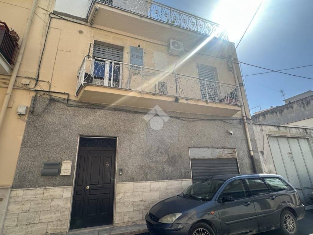 casa indipendente in vendita a Canosa di Puglia