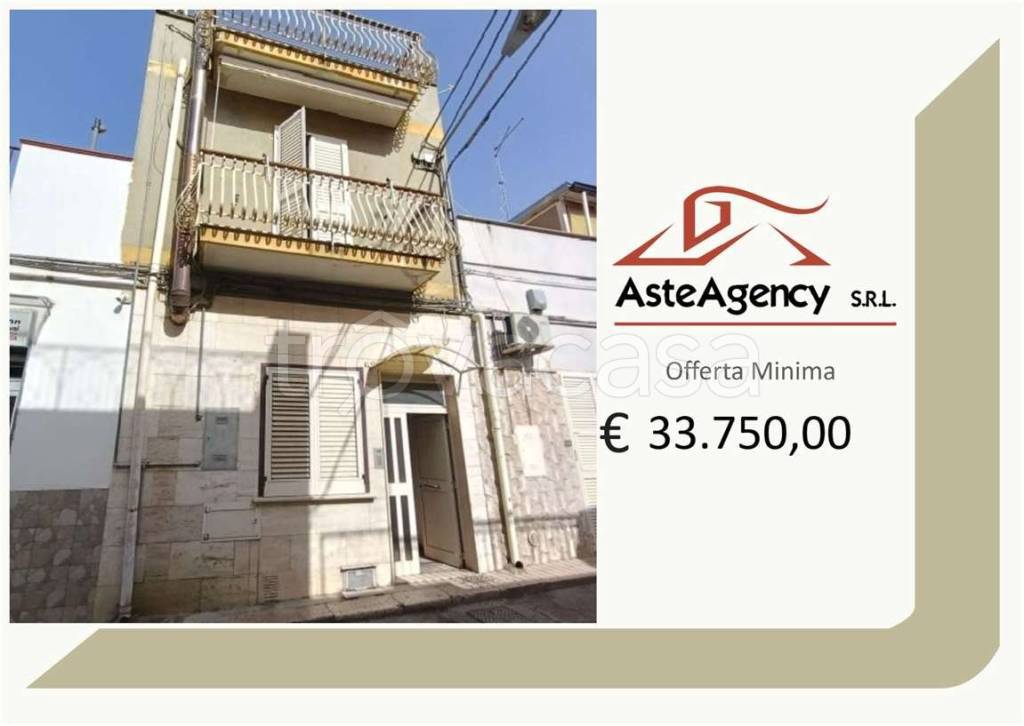 casa indipendente in vendita a Canosa di Puglia