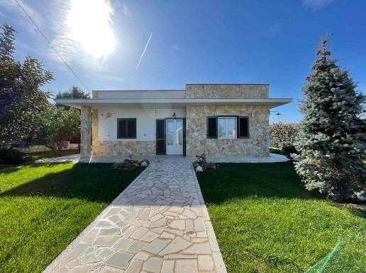 casa indipendente in vendita a Canosa di Puglia