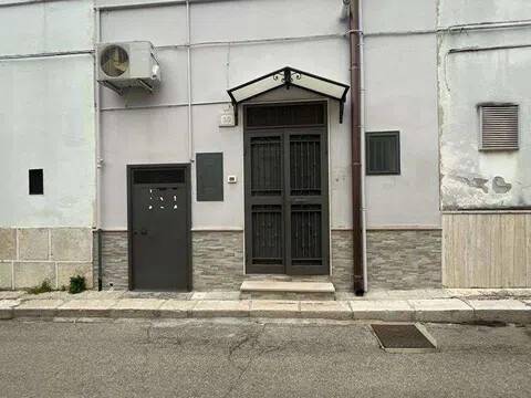 casa indipendente in vendita a Canosa di Puglia
