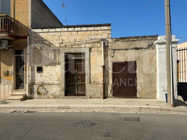 casa indipendente in vendita a Canosa di Puglia