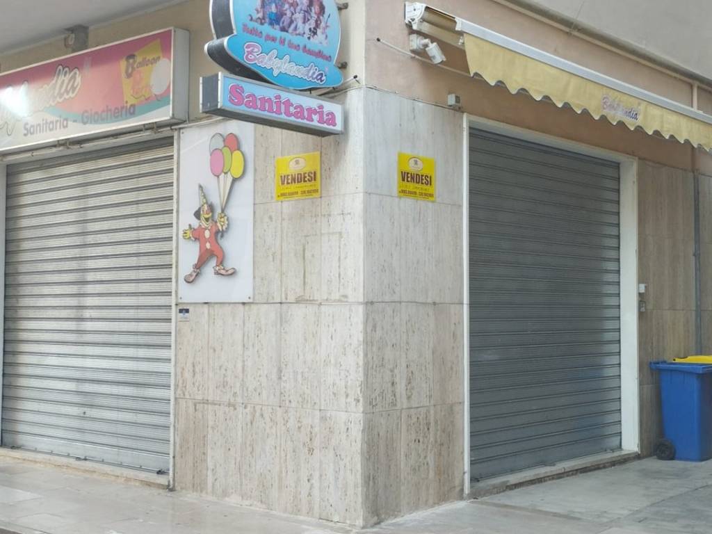 negozio in vendita a Margherita di Savoia