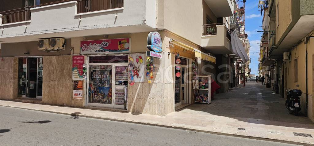 negozio in vendita a Margherita di Savoia