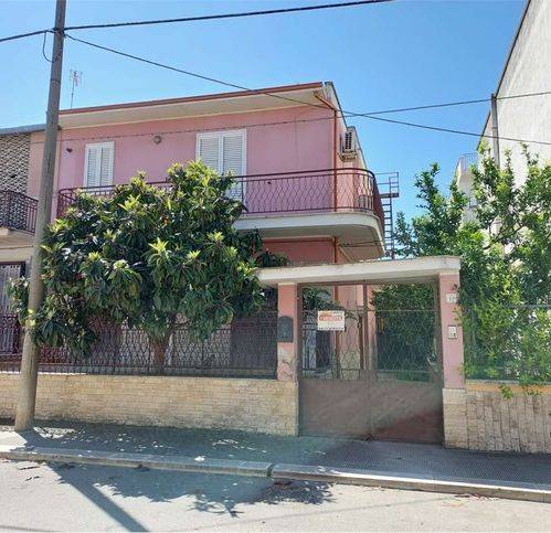 casa indipendente in vendita a San Ferdinando di Puglia