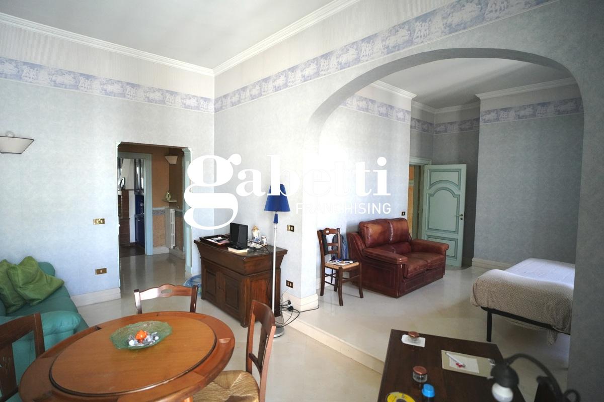 appartamento in vendita a Trani in zona Borgo Ottocentesco