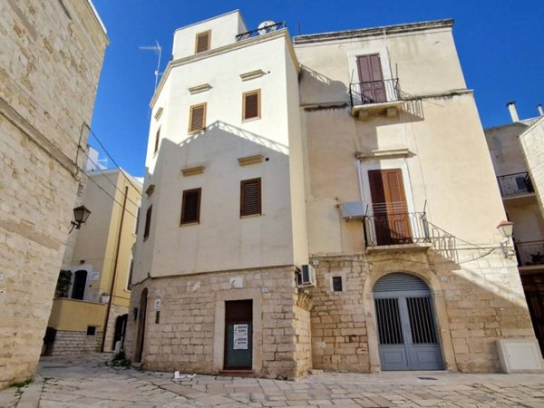 intera palazzina in vendita a Trani in zona Borgo Medievale