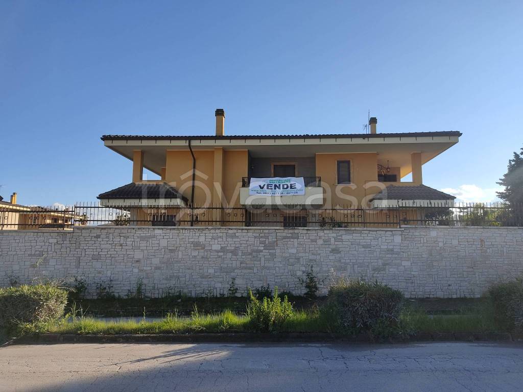 casa indipendente in vendita a Trani in zona Capirro