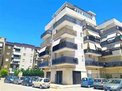 locale di sgombero in vendita a Trani