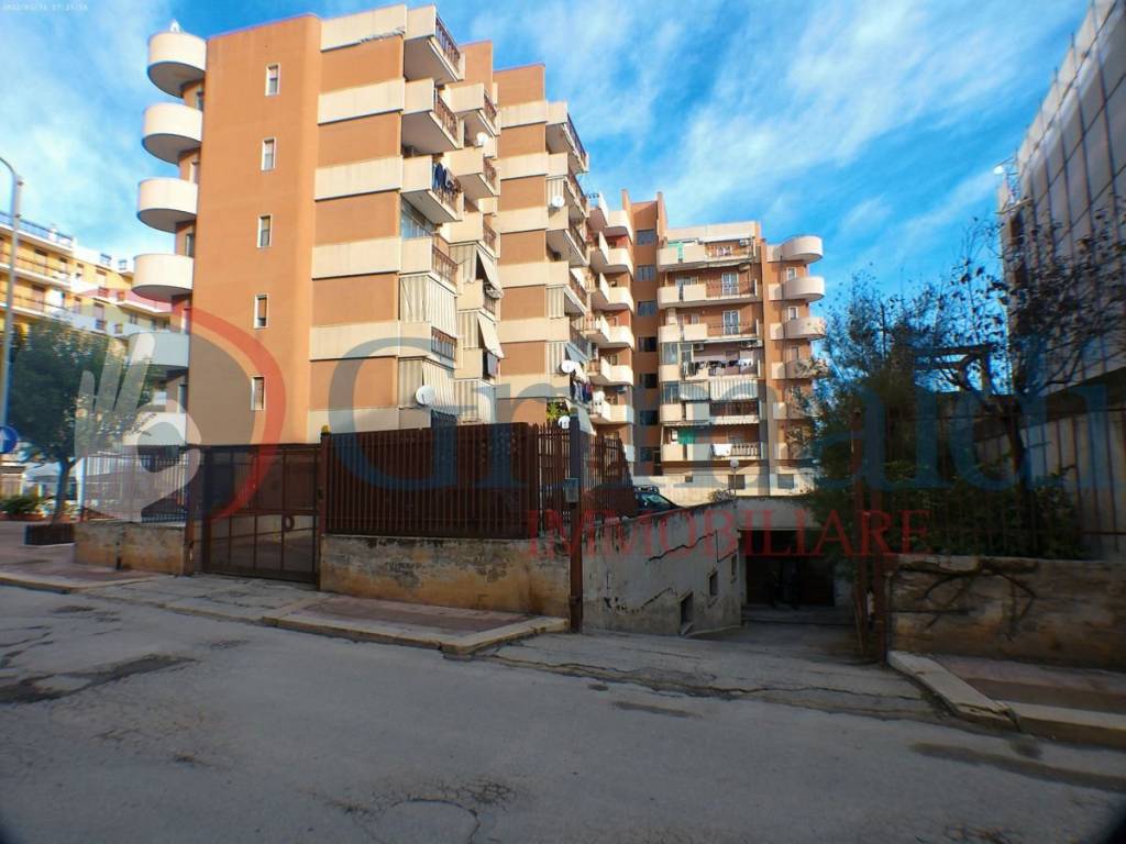 negozio in vendita a Trani