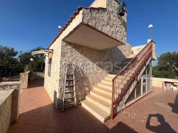 casa indipendente in vendita a Trani in zona Capirro