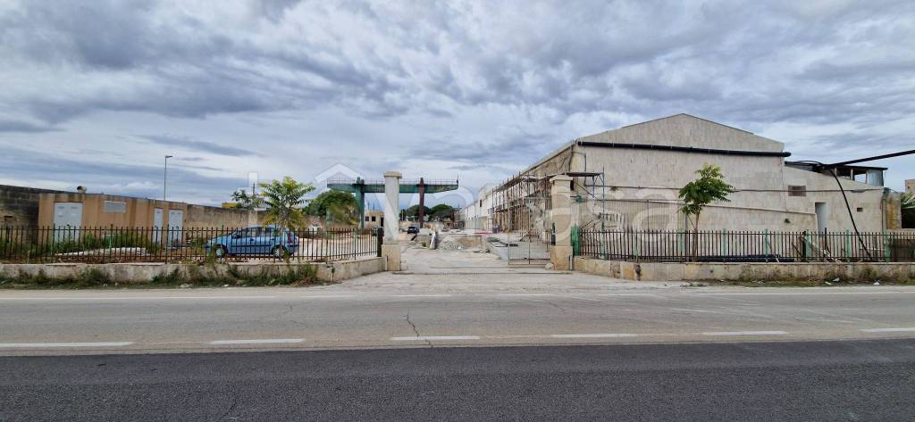 locale commerciale in vendita a Trani