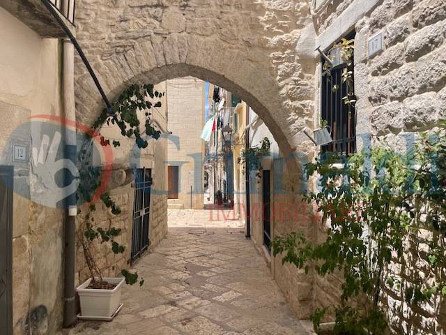 intera palazzina in vendita a Trani in zona Borgo Medievale