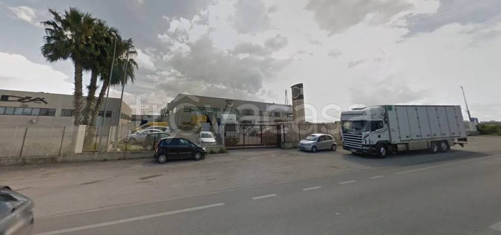 locale commerciale in vendita a Trani