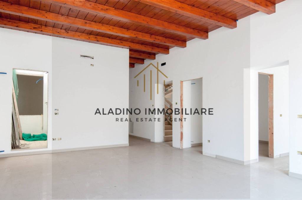 casa indipendente in vendita a Trani in zona Borgo Medievale