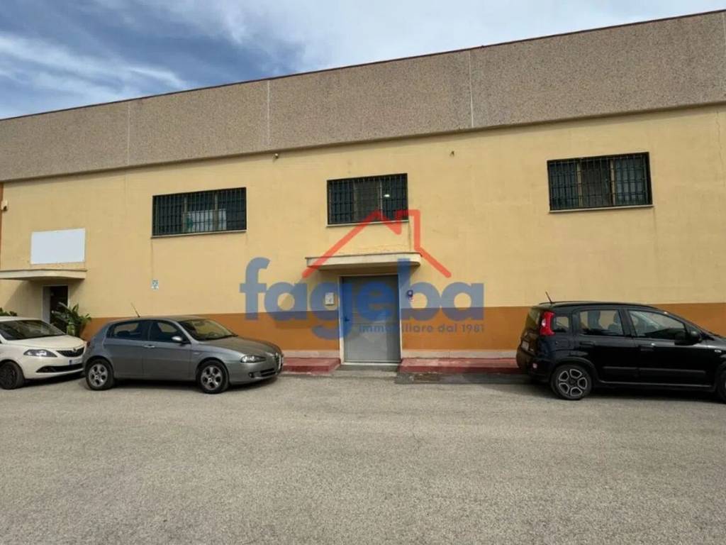 locale commerciale in vendita a Trani