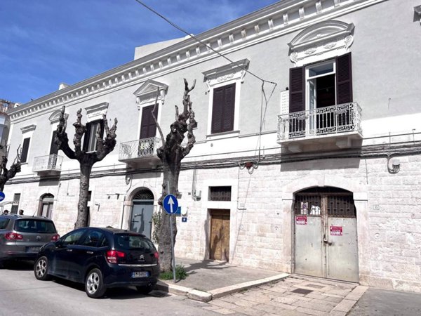 locale commerciale in vendita a Trani in zona Borgo Medievale