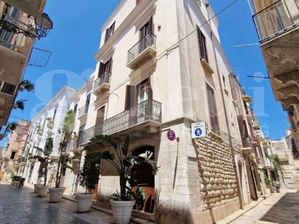 intera palazzina in vendita a Trani in zona Borgo Medievale