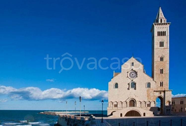 negozio in vendita a Trani in zona Borgo Medievale