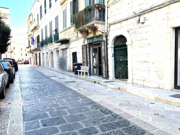 locale commerciale in vendita a Trani in zona Borgo Medievale