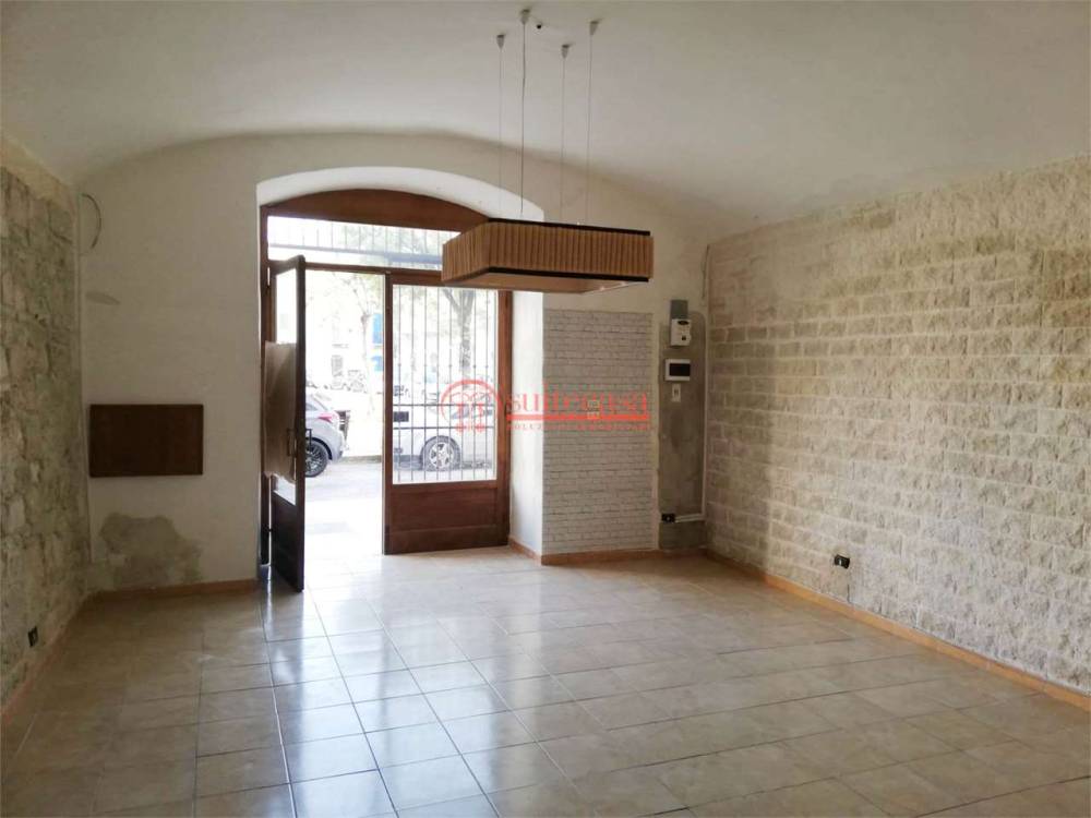 negozio in vendita a Trani in zona Borgo Medievale
