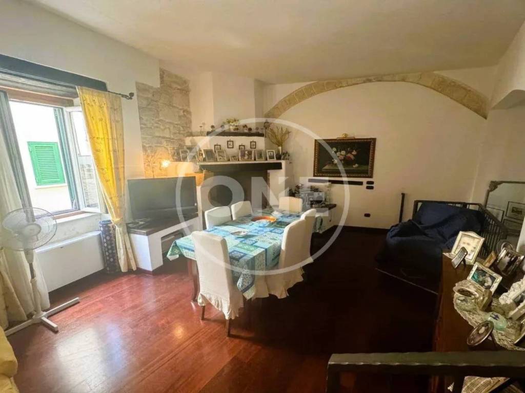 intera palazzina in vendita a Trani in zona Borgo Medievale